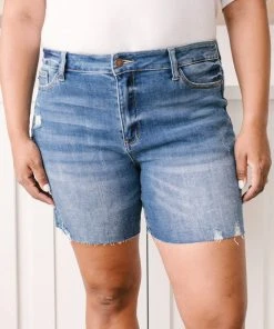 Ave Shops Straight Edge Dark Wash Shorts | Stylish Jeans Bottoms for Men & Women 34 Ave Shops Straight Edge Dark Wash Shorts Bottoms & Jeans