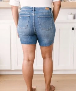 Ave Shops Straight Edge Dark Wash Shorts | Stylish Jeans Bottoms for Men & Women 39 Ave Shops Straight Edge Dark Wash Shorts Bottoms & Jeans