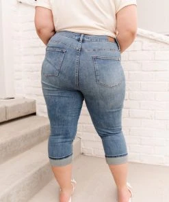 Ave Shops Suzie Mid-Rise Cuffed Capris Bottoms & Jeans