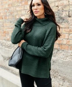 Ave Shops The Kelsey Sweater In Hunter Green