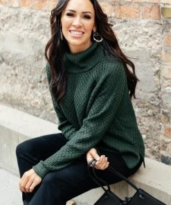 Ave Shops The Kelsey Sweater In Hunter Green