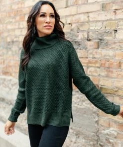Ave Shops The Kelsey Sweater In Hunter Green