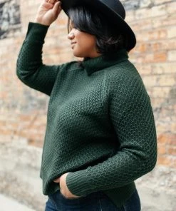 Ave Shops The Kelsey Sweater In Hunter Green