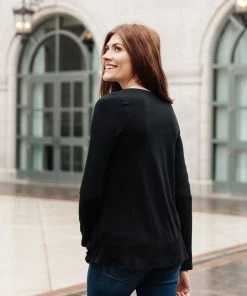 Ave Shops Clothing Twist And Shout Top In Black