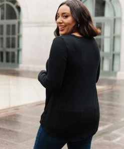 Ave Shops Clothing Twist And Shout Top In Black