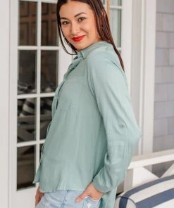 Ave Shops Unwavering Confidence Blouse In Light Blue