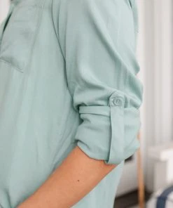 Ave Shops Unwavering Confidence Blouse In Light Blue