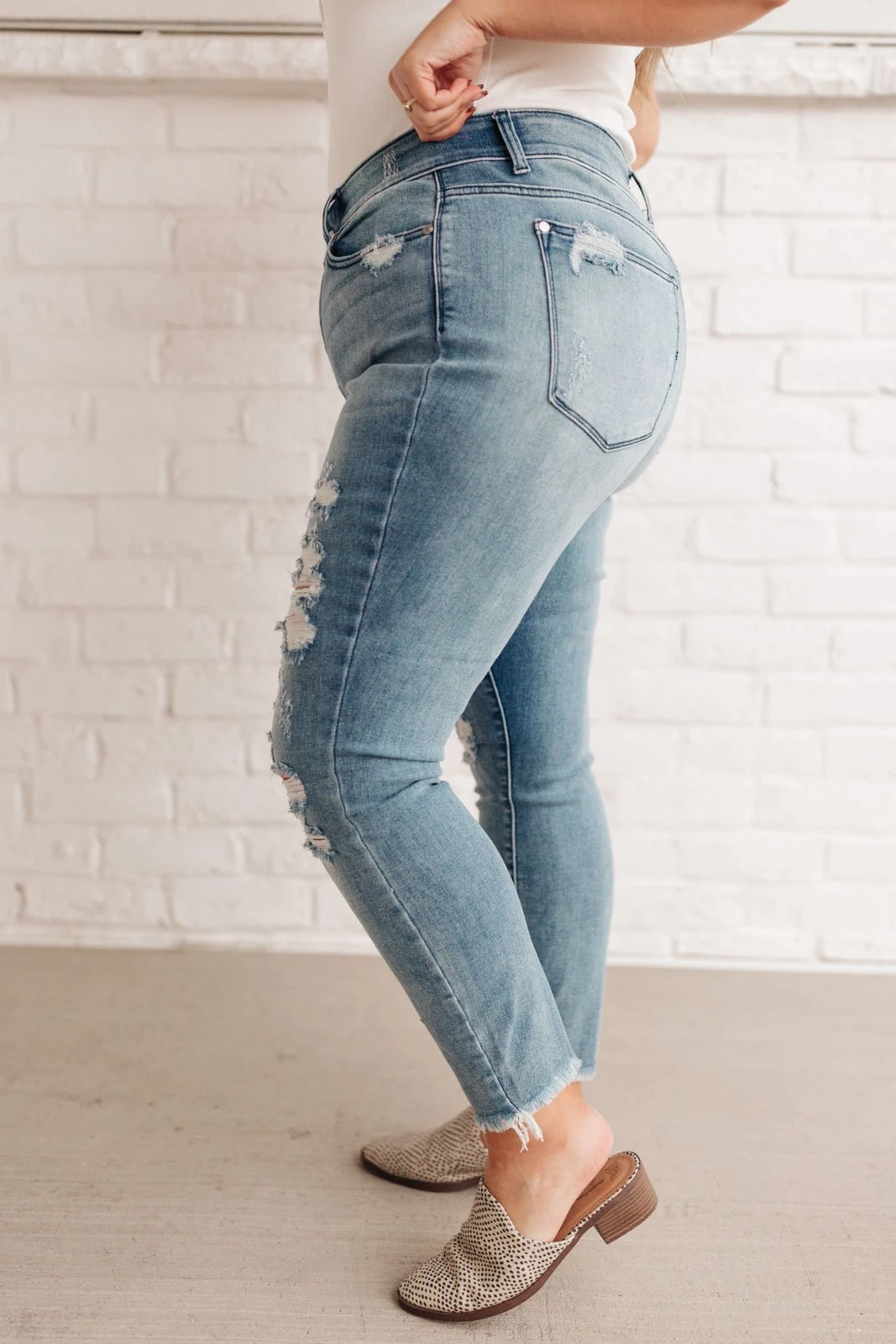 Ave Shops Washed Winter Skies Jeans - Stylish & Comfortable Bottoms for Women 14 Ave Shops Bottoms & Jeans Washed Winter Skies Jeans